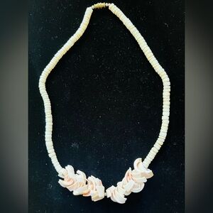 VTG Pink Conch Shell and Puka Shell Necklace 17.5" Beach Style Islands Boho